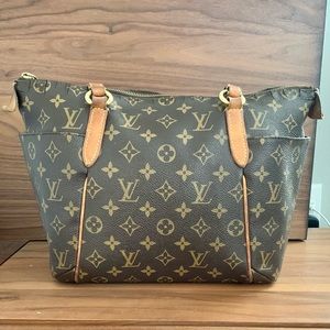 Louis Vuitton Totallt Monogram Tote